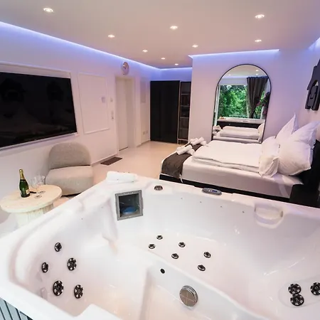 Jacuzzi - - Panorama View - Private Bremen